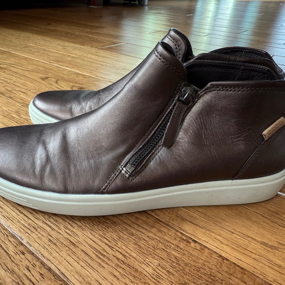 Ecco Soft 7 Zip up Booties Women's European Size 41 (Approx US size 10 or 10.5)